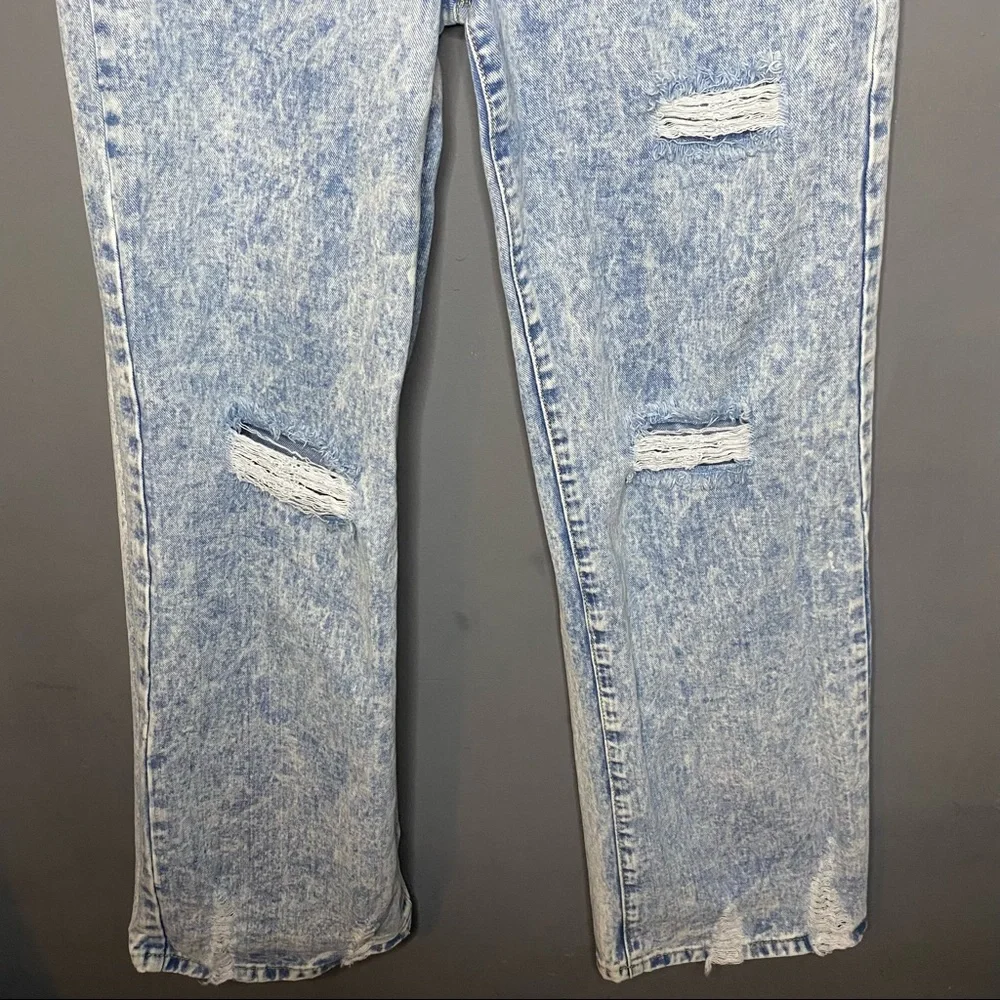 PrettyLittleThings Wide Leg Distressed Denim Acid Wash Jeans - Picture 3 of 8